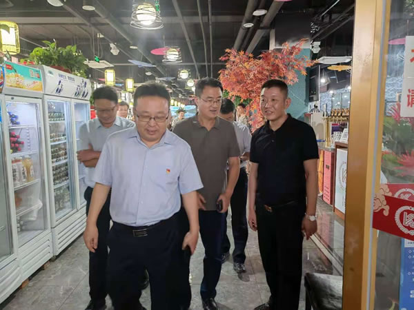 山東國投公司黨委委員、副總裁李欣勝到輕工供銷公司第二黨支部進行調研