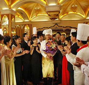 年底一廚難求 廚師成為高收入群體