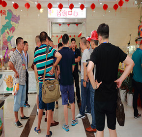 報(bào)名現(xiàn)場(chǎng)high翻天 上海新東方8月迎來烹飪新景象