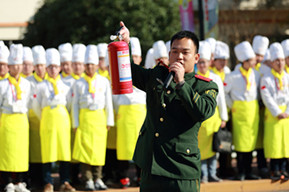 加強消防意識 提高安全警惕  真火實彈消防演練