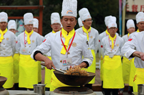 展學(xué)習(xí)成果 賽精神風(fēng)貌  上海新東方您沒見過的翻鍋大賽