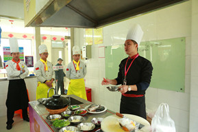 名企進校園 大廚來助陣