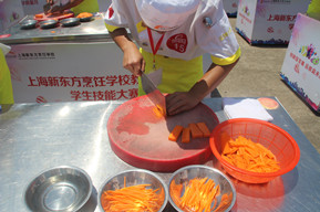 中烹2016屆新生刀工比賽精彩紛呈