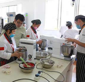 西點1502家樂福定向班畢業(yè)考核啦！