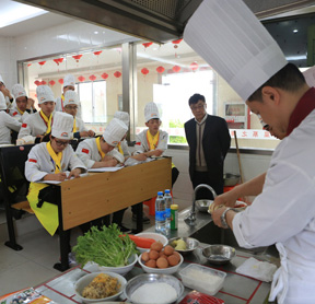 【名企大師傳真經(jīng)】東湖集團(tuán)旗下大師進(jìn)校園