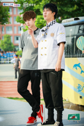 鹿晗、大張偉轉(zhuǎn)校新東方烹飪學(xué)院