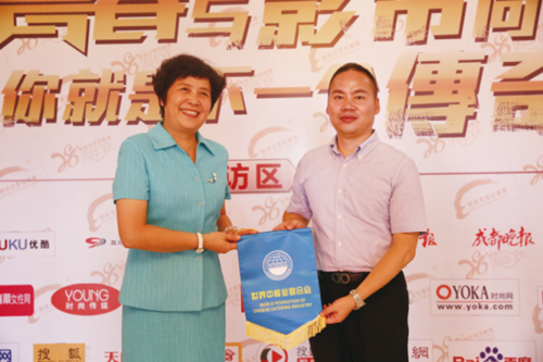 世界中餐業(yè)聯(lián)合會會長楊柳應(yīng)邀出席新東方烹飪教育28周年校慶