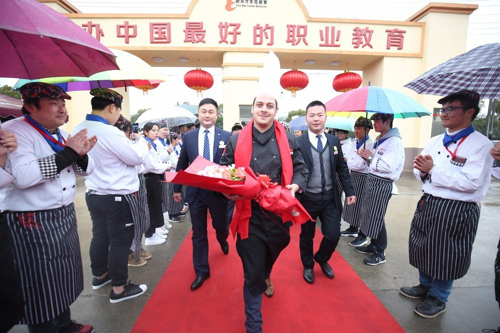 外籍大師進校園，教做最純正意大利美食