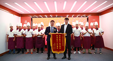 烹飪精英1701班畢業(yè)啦 愿你們的明天星耀璀璨