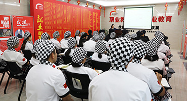 洲際集團(tuán)林總監(jiān)來我校，為師生講就業(yè)指導(dǎo)課