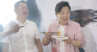 黃渤化身“黃大廚”教你做美食  上演“一廚好戲”