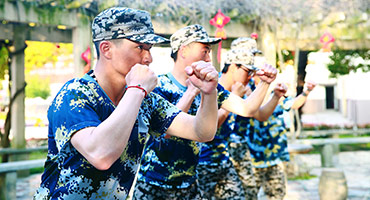 向革命先烈致敬 向中國人民解放軍致敬