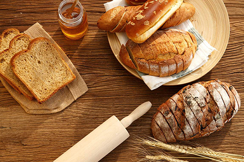 如何替換原材料以改變面包特性