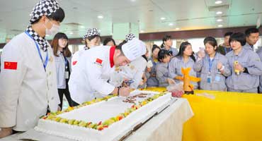 上海新東方烹飪學(xué)校讓感動(dòng)升級(jí)、讓溫暖延續(xù)！