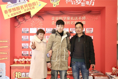 看這些小小追夢人 正月初七擠滿了大廳