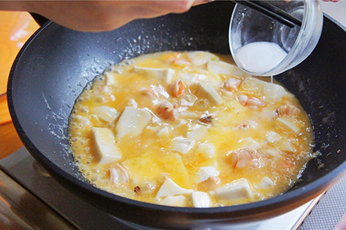 勾芡過(guò)程中需要注意哪些方面