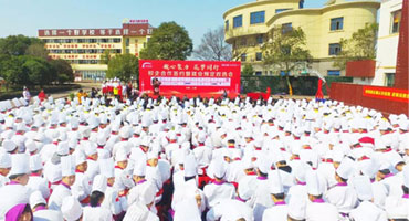 深入校企戰(zhàn)略化合作，拓寬學(xué)子就業(yè)與人才輸送通道，小句號(hào)料理定向委培班授牌成功