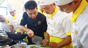 望湘園研發(fā)部大廚開課 傳授經驗技巧培英育才
