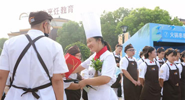 來自五湖四海的學(xué)子祝福 讓這個(gè)教師節(jié)格外溫馨