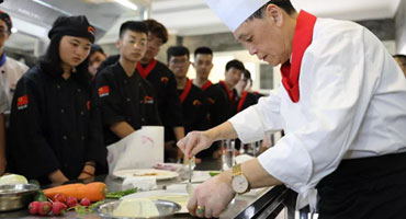 【大師課堂】44年餐飲從業(yè)經(jīng)歷 總有一份熱愛讓人感動