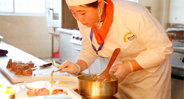 一技之長能動(dòng)天下：新東方烹飪學(xué)子沖刺世技賽