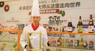 斬獲金獎 再獲佳績 熱烈祝賀我校陶鋒杰大師載譽而歸