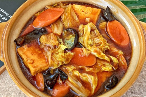 香腸白菜豆腐煲的做法——新東方烹飪學校
