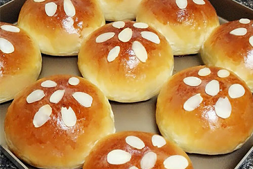 奶香杏仁小面包的做法——新東方烹飪教育
