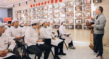 精彩回顧 | 以夢(mèng)為馬，不負(fù)韶華，新東方優(yōu)秀學(xué)子分享會(huì)