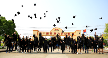 高考結(jié)束，比分?jǐn)?shù)更緊張的是選學(xué)校選專業(yè)！