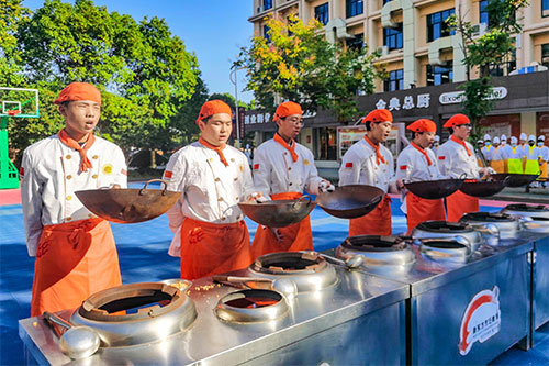 學(xué)廚師培訓(xùn)費(fèi)用多少錢？