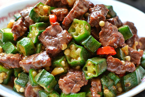 秋葵炒牛肉粒的做法——新東方烹飪教育