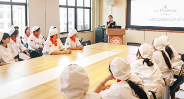 企業(yè)進(jìn)校宣講直聘，點(diǎn)亮“薪”未來！