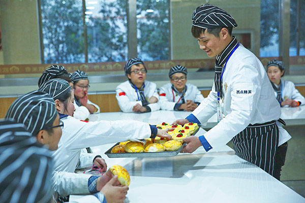 上海新東方烹飪學(xué)校,廚師培訓(xùn)學(xué)校,西點(diǎn)培訓(xùn),西餐烹飪學(xué)校