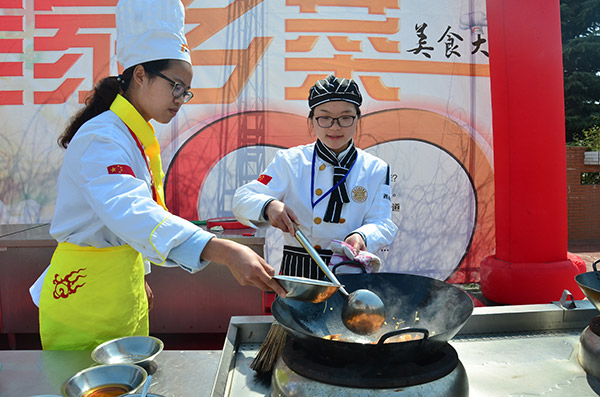 上海新東方烹飪學(xué)校西點(diǎn)女生