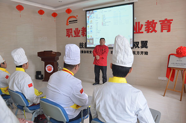 查厘士招聘經(jīng)理向同學(xué)們分享經(jīng)驗(yàn)