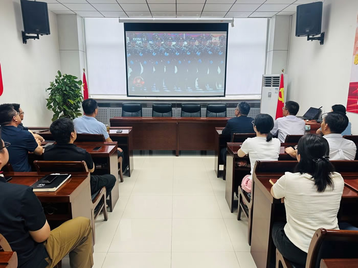 輕工供銷(xiāo)公司組織全體員工集中觀(guān)看